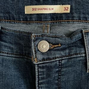 Selling womens Levi 312 Shaping Slim Long (32length) jeans; barely worn. $40